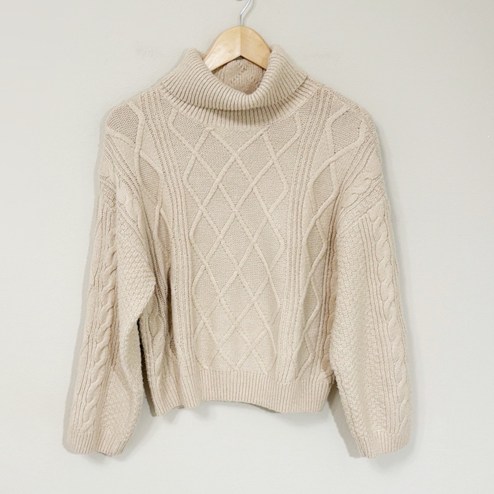 ELIE Elie Tahari Cowl neck Sweater Cableknit EUC Size Medium